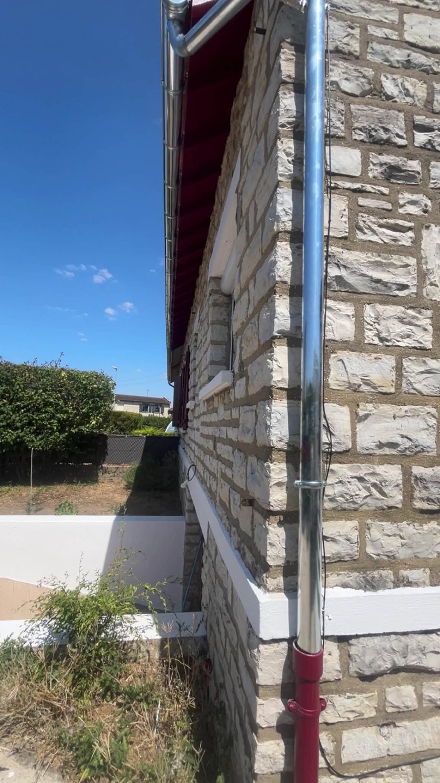 Descente en zinc neuve et sous-face en lambris bois, Auxerre